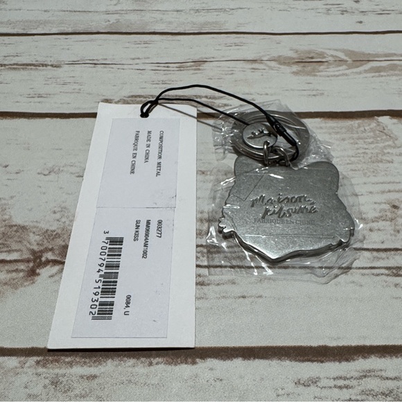MAISON KITSUNE Gold Fox Keychain with Drawstring Pouch - Picture 2 of 3